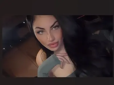 Тафкова свали дрехите! Пусна се само по прическа (СНИМКИ)