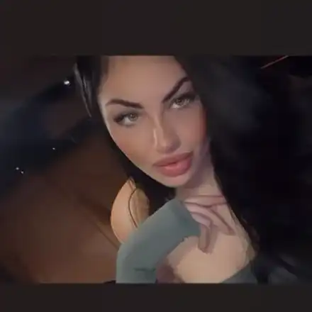 Тафкова свали дрехите! Пусна се само по прическа (СНИМКИ)