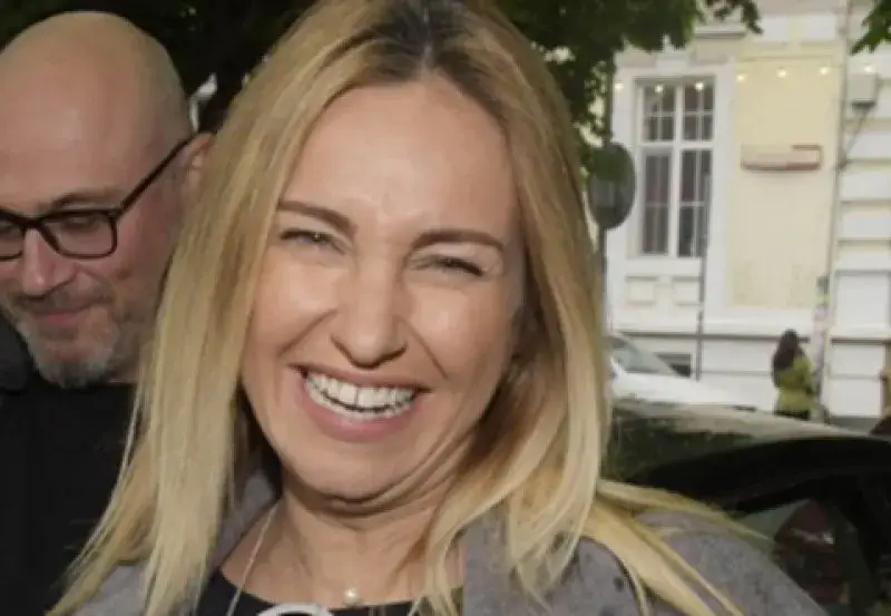 Тесла: Мъжът на Алекс Раева иска хилядарка за нощувка