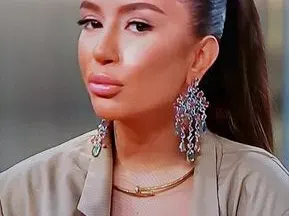 Тита сложи в малкия си джоб силиконки и плеймейтки! Певицата се закичи с пирон за 24 бона