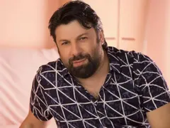 Тони Стораро си смени зъбите на бартер