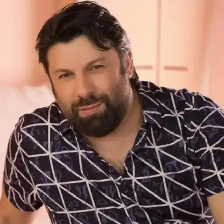 Тони Стораро си смени зъбите на бартер