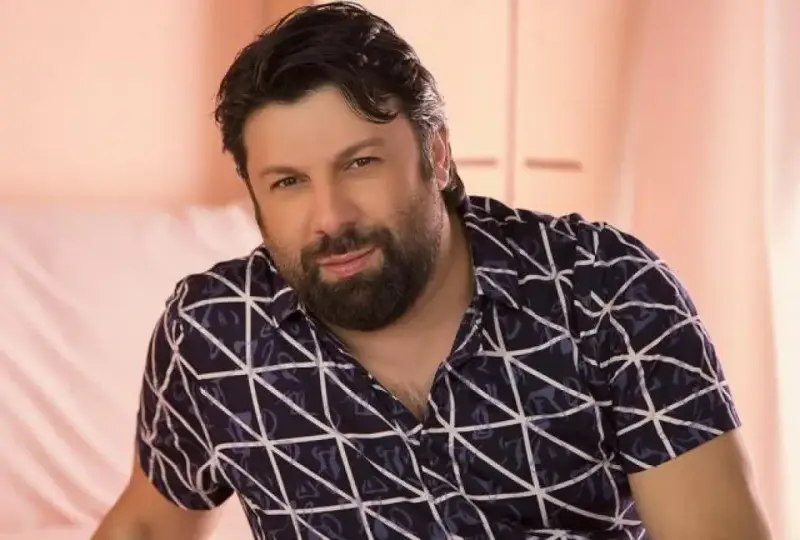 Тони Стораро си смени зъбите на бартер