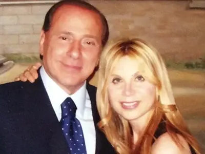 Врачката на  Берлускони крие, че е шивачка