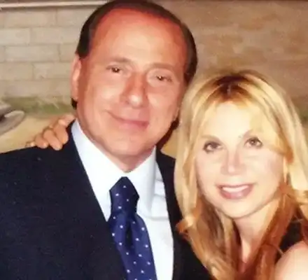 Врачката на  Берлускони крие, че е шивачка