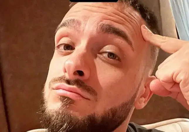 ЗАКЪСА ЛИ ГО? Криско си продава голфа (Фото)