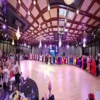 550 двойки от 36 страни на възраст между 4 и 50 години танцуваха стандартни и латиноамерикански танци повече от 30 часа в София