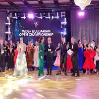 550 двойки от 36 страни на възраст между 4 и 50 години танцуваха стандартни и латиноамерикански танци повече от 30 часа в София