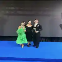 550 двойки от 36 страни на възраст между 4 и 50 години танцуваха стандартни и латиноамерикански танци повече от 30 часа в София