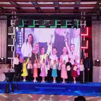 550 двойки от 36 страни на възраст между 4 и 50 години танцуваха стандартни и латиноамерикански танци повече от 30 часа в София