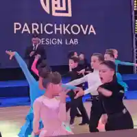 550 двойки от 36 страни на възраст между 4 и 50 години танцуваха стандартни и латиноамерикански танци повече от 30 часа в София