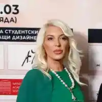 Бизнесдамата Ваня Ламбева покорява небето (Снимки)