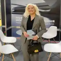 Бизнесдамата Ваня Ламбева покорява небето (Снимки)