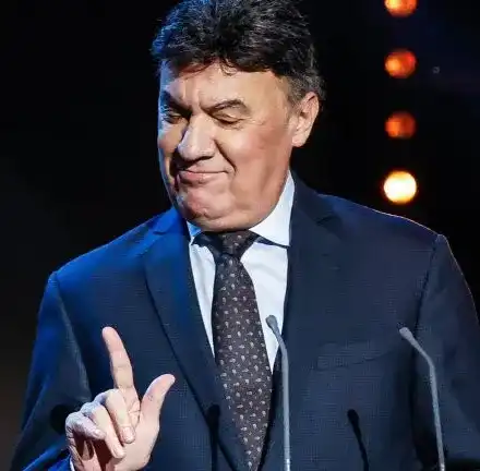 Боби Михайлов трепери над щерка красавица (Горещо фото)