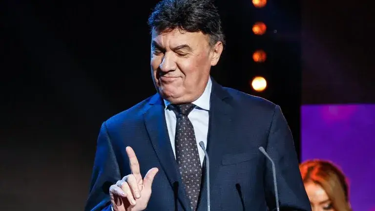 Боби Михайлов трепери над щерка красавица (Горещо фото)