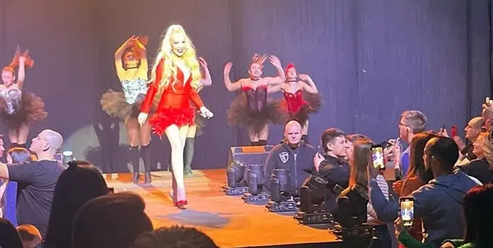 Чалга ветераните взривиха София! Луна показа новото си гадже, Борис Дали: Нямаше ракия в гримьорната (СНИМКИ)