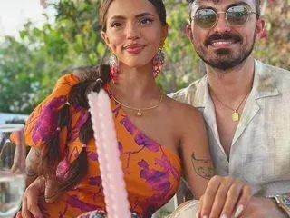 Дара се гушка с брата на криптоизмамницата Ружа Игнатова