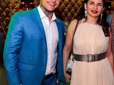 Дара се гушка с брата на криптоизмамницата Ружа Игнатова