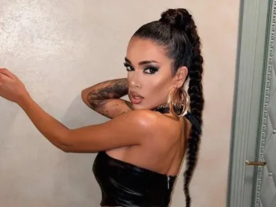 Диона с грамаден сак под носа на властта