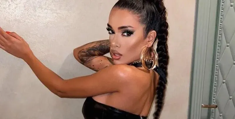 Диона с грамаден сак под носа на властта