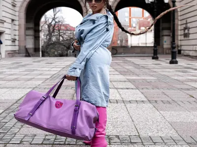 Диона с грамаден сак под носа на властта