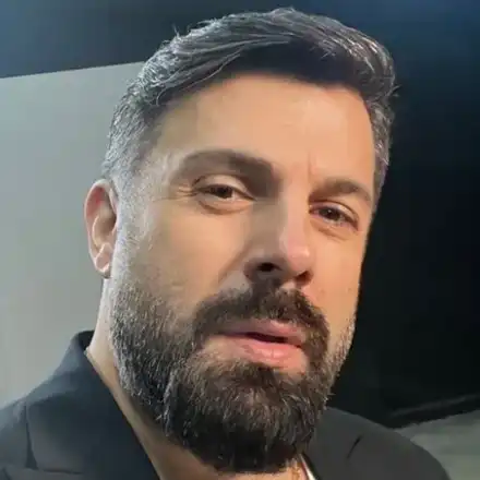 Дойдох в София с едни скъсани дънки и без пари! Ако не беше Карас нямаше да съм Тони Стораро