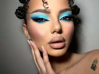 Ергенка топи колежка: Валерия се е снимала във филми за възрастни ВИДЕО