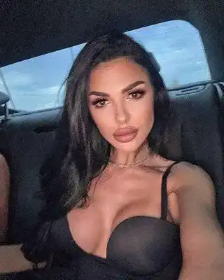 Ергенката Памела е била по-секси преди безбройните операции (Горещи снимки)