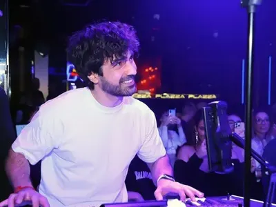 Ергенът Евгени и Валерия заедно на чалга  СНИМКИ