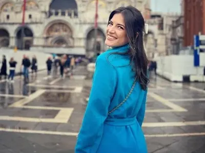 Гадже глези телевизионерка в Италия