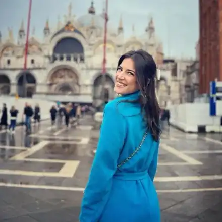 Гадже глези телевизионерка в Италия