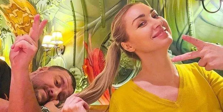 Галка от "Каризма" с ново гадже СНИМКИ