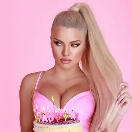 Гореща снимка разкри: Ергенката Теа се целува с Филип Буков. Били ли са гаджета?