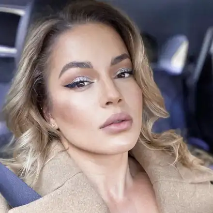 Жени Джаферович си слага изкуствени лунички