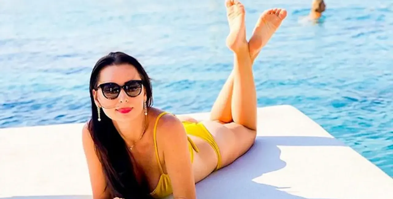 Кобилкина празнува с родата на частен остров