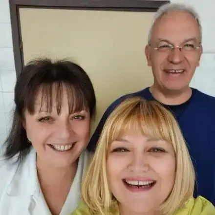 Кучето на Катя Близнакова  й отхапа ръката, закърпиха я с 15 шева в „Пирогов” СНИМКИ