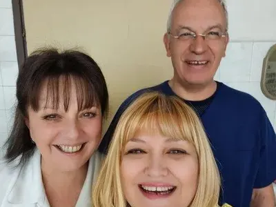 Кучето на Катя Близнакова  й отхапа ръката, закърпиха я с 15 шева в „Пирогов” СНИМКИ