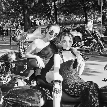 Къде я кри досега?! Сестрата на Крисия е мегасекси