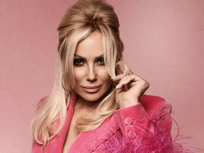 Лепа Брена се завръща в София