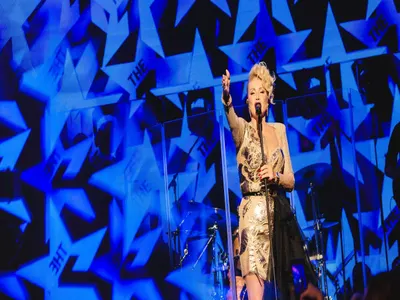 Лепа Брена: Винаги се вълнувам в България (1000 човека аплодират звездата в столичен клуб)