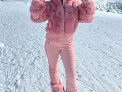 Лили Клюкарката стана снежно Барби