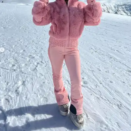 Лили Клюкарката стана снежно Барби