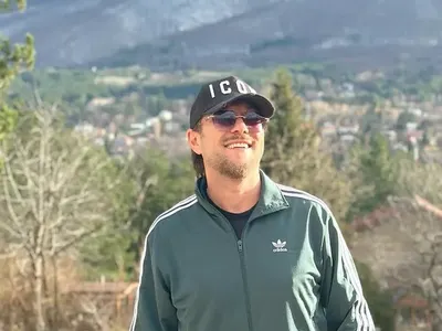 Миро строи палат сред борове и гледка към Витоша СНИМКИ