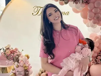 Млада красавица роди щерка на Руди Гела (СНИМКИ)