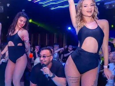 Натряска се здраво: Коцето смесва вино с уиски, мляска  Теди Александрова (Снимки)