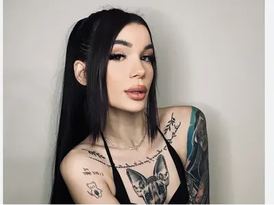 Не харесвала жени? Моделка лъсна в горещо порно, печели по 9 бона на месец от мръснишки изпълнения СНИМКИ