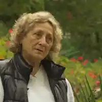 Нешка говори само на френски тази пролет