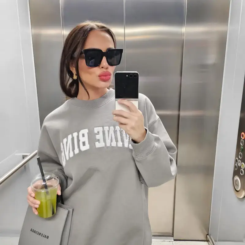 Ни Ло се глези със сладолед преди раждането