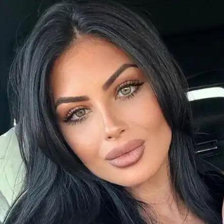 Пак ли залита по анорексията?! Дънките на Мис България ще се изхлузят от слабост