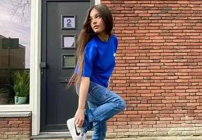 Палавата Крисия шокира с мръснишка тениска (Снимки)